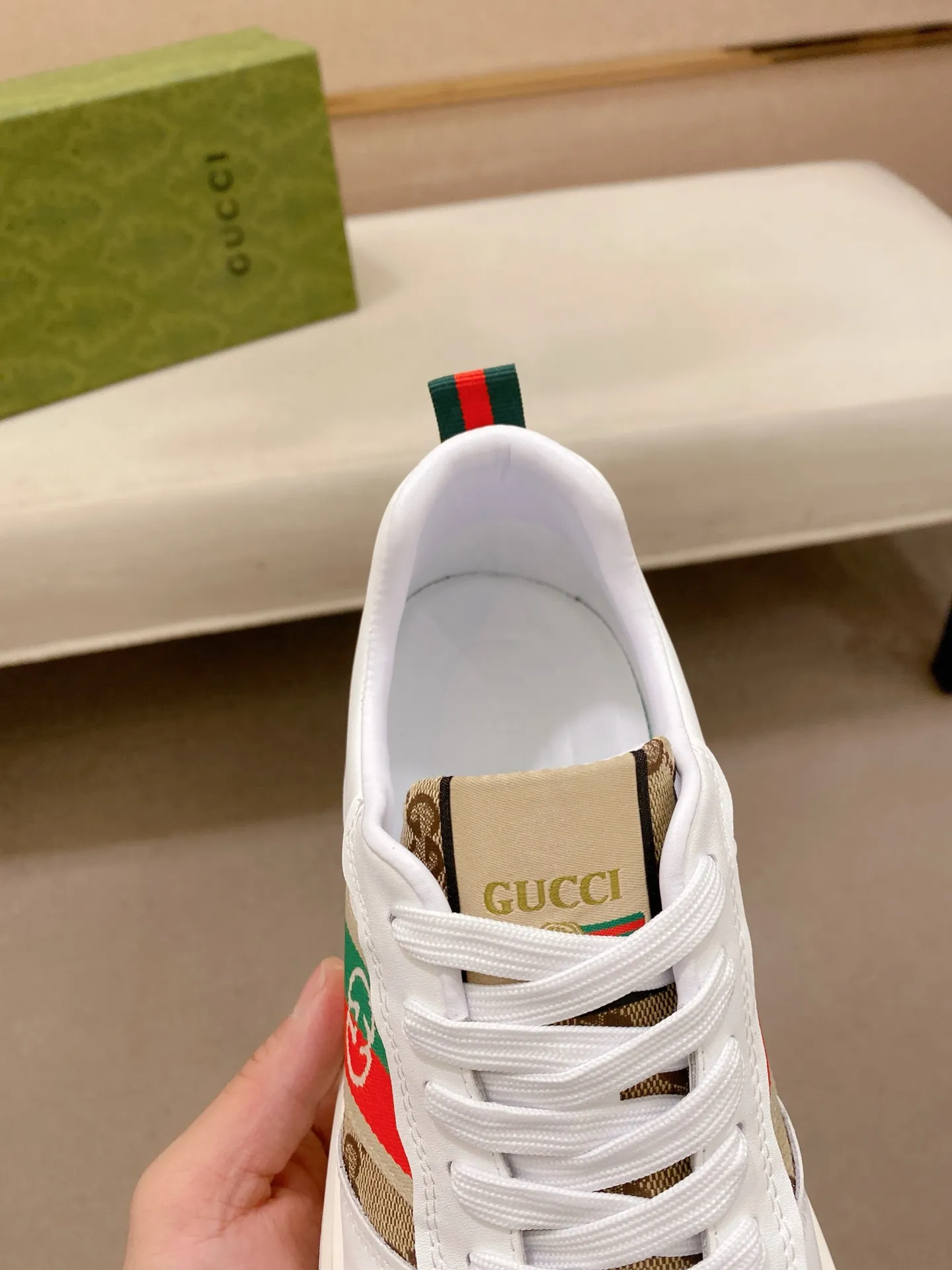 Factory price 400💰New GUCCI (Gucci) counters are on the market at the same time, new men's shoes, 😘fabrics are selected imported cowhide, lining: sheepskin lining. 👍🏿 High-end ☄️ air-cushion molded anti-slip rubber outsole, exquisite lines, simple and elegant, comfortable and high-end for leisure travel. Code number: 38 to 44 (45 can be customized and cannot be returned or exchanged)